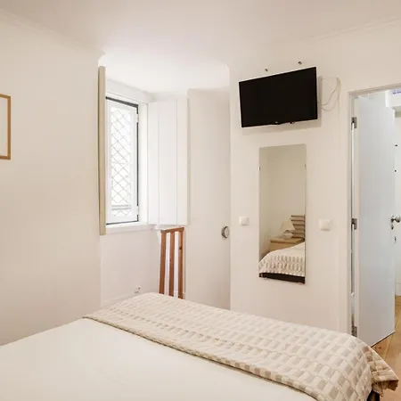 Daire Bica Duplex | Walk To Chiado & Cais Do Sodre *